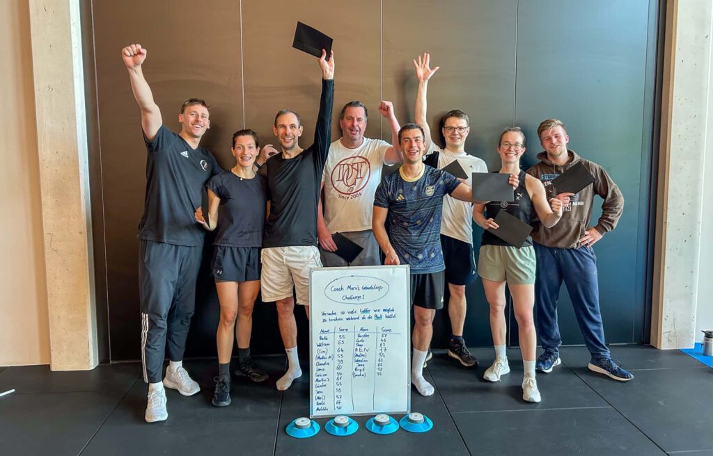 Unser Gym ist ein Jahr alt geworden und das haben wir am 1. Juni 2024 kräftig gefeiert. Unsere Community und viele Gäste haben sich hier bei uns im #STARTblock umgesehen, unsere Community Classes getestet und bei Coach Marvs Geburtstagschallenge mitgemacht